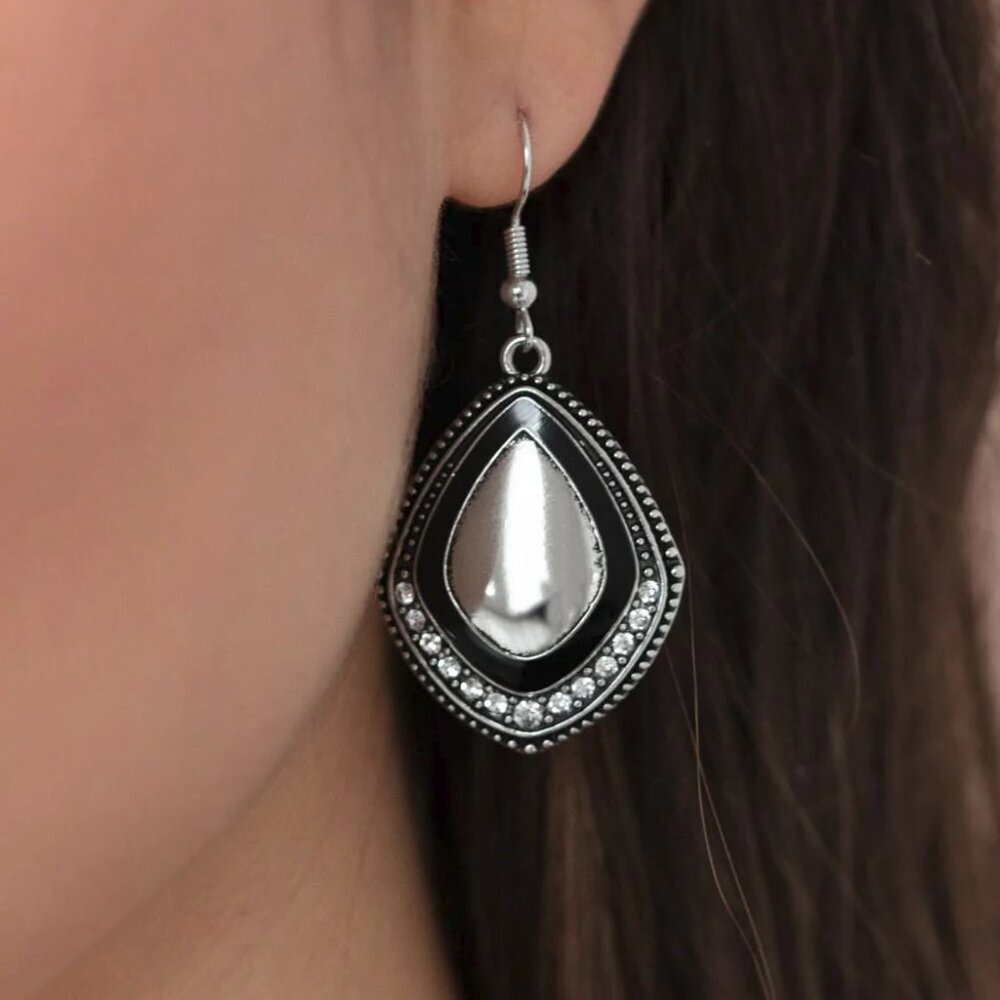 Paparazzi Jewelry Accessories - Fearlessly Feminine - Black Earrings - Vintage